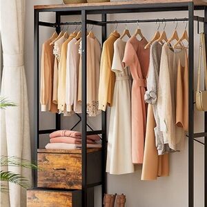 Listing In Show, Description Given In Live Show